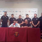 Juan Carlos Pérez y Fernando Pérez junto a los nuevos jugadores ‘chamizos’.-D.V.