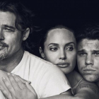 El 'instagramer' se ha colado en una imagen hoy impensable, junto al matrimonio Jolie-Pitt.-INSTAGRAM / AVERAGE ROB