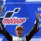Albert Arenas (KTM) celebra su segunda victoria en el Mundial de Moto3, hoy, en Phillip Island (Australia).-AFP