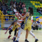 Imagen de la semifinal femenina entre Vega de Prado y La Enseñanza .-EL MUNDO