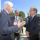 El presidente de AMRI, Michael Mulhern, junto a Juan Vicente Herrera. Al fondo, Javier Gallo.-ICAL