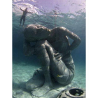 Fotografía facilitada por la Fundación Educativa de Corales y Medio Ambiente de Bahamas (BREEF, por su sigla en inglés), que desde el pasado septiembre ha empezado a colocar en las profundidades de las cálidas aguas de Bahamas una colección de enormes esc-Foto: EFE
