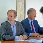 Manuel Saravia y Antonio Gato durante la reunión de la Sociedad Valladolid Alta Velocidad.-E.M.