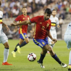 Diego Costa controla un balón, durante al amistoso entre España y Bélgica disputado en Bruselas.-SERGIO BARRENECHEA