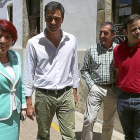 La ex alcaldesa de Astorga, Victorina Alonso, y Pedro Sánchez en una imagen del mitin que dio en Astorga,-E.M.