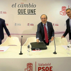 El secretario general del PSOE de Castilla y León, Luis Tudanca, y su homólogo en el PSC, Miquel Iceta, intervienen en una charla con militantes del partido.-ICAL