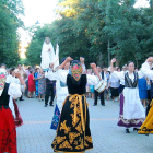 Tradicional ‘romería’ a la Virgen de LasNieves con baile de jotas en uno de los parques de Medina de Rioseco.-EL MUNDO
