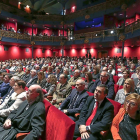 Destacados miembros de la vida política y social de Valladolid ayer, en el Teatro Zorrilla, durante la gala del Día de la Provincia organizada por la Diputación.-ICAL