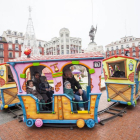 El tren navideño instalado en la Plaza Mayor-P. REQUEJO