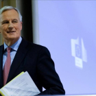 Barnier, presenta el borrador de tratado, en una rueda de prensa, este miércoles, 28 de febrero.-EFE / OLIVIER HOSLET