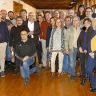Los 24 fotógrafos de la muestra ‘Naturaleza Infinita’ posan ayer junto a Carnero en la sede de Diputación.-EL MUNDO
