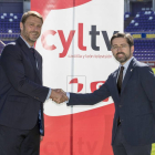 Eduardo Álvarez, director general de RTVCyL, y Carlos Suárez, presidente del Real Valladolid C.F.-ICAL