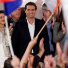 Albert Rivera junto a Inés Arrimadas en la valoración de los resultados electorales.-EFE / CHEMA MOYA