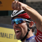 Thibaut Pinot celebra la victoria en el Tourmalet.-EFE EPA / YOAN VALAT