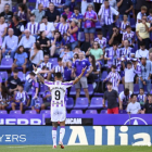 Marcos André celebra con la grada su gol al Burgos.