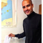Pep Guardiola vota en el consulado de Múnich.-