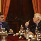 Pedro Sánchez y Josep Borrell, en el Consejo de Ministros de Barcelona.-ALBERT BERTRAN
