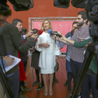 Pilar del Olmo ante los medios de comunicación, ayer después de la entrega de los Premios Castilla y León .-J. M. LOSTAU