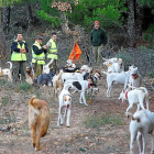 Un grupo de rehaleros en una montería en Peñausende (Zamora).-LEONARDO DE LA FUENTE