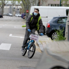 Ciclista durante el estado de alarma en Valladolid.- ICAL