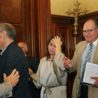 Último pleno de la legislatura, en el que su presidenta, Ana Asenjo (C), visiblemente emocionada, se despide de varios diputados.-Ical