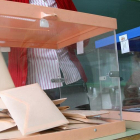 Urnas durante una votación en un colegio electoral de Valladolid-ICAL