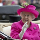 La reina Isabel II de Inglaterra.-/ ALASTAIR GRANT (AP) / JUSTIN TANG (AP) / MICHEL EULER (AP) / PACO TORRENTE (EFE)