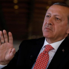 El presidente de Turquía, Recep Tayyip Erdogan, durante una entrevista con Reuters en el Palacio Presidencial, en Ankara, el 25 de abril.-REUTERS / UMIT BEKTAS