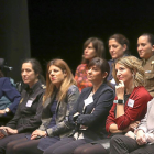La consejera Alicia García junto a otras mujeres que compartieron su experiencia en #Rompedoras.-ICAL