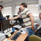 El consejero de Fomento y Medio Ambiente, Juan Carlos Suárez-Quiñones, visita el Centro Provincial de Mando de incendios en Soria.-ICAL