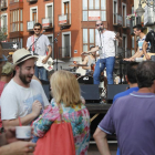 a ciudad se llenó ayer  de música de la mano de  Octubre Polar, Roberto Calles, Costa Moreras o el coro In Crescendo.-J. M. LOSTAU
