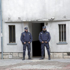 Agentes de la Policía en el marco de una operación antidroga-EL MUNDO