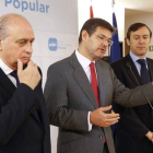 Fernández Díaz, Rafael Catalá y Rafael Hernando.-Foto: PACO CAMPOS/ EFE