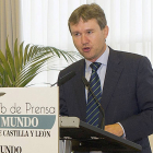 El alcalde de Burgos, Javier Lacalle, realizó la primera intervención en el Club de Prensa, ayer, en el Hotel Abba de Burgos.-Israel L. Murillo