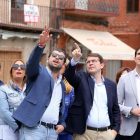 El candidato del PP a la Presidencia de la Junta, Alfonso Fernández Mañueco,pasea por las calles de Medina del Campo (Valladolid)-ICAL
