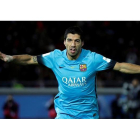 El delantero uruguayo del FC Barcelona Luis Suárez celebra su gol durante la semifinal del Mundial de Clubes-