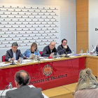 Miembros de los diferentes grupos de la Diputación en una reunión de la comisión de Meseta Ski.-E. M.