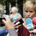 La parlamentaria de EH Bildu, Rebeka Ubera, en declaraciones a los medios de comunicación este domingo.-Foto: EFE / JUAN HERRERO