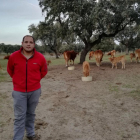 Juan Manuel Sánchez, ganadero de la zona de Béjar (Salamanca) en su explotación.-E.M.