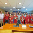 Los componentes de la selección de Castilla y León recibidos en la Dirección General de Deportes.-EL MUNDO