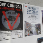 Carteles en el Lava anunciando el concierto de 'Def con Dos'.-J. M. LOSTAU