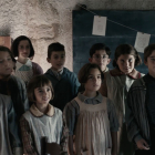 El grupo de jóvenes actores que interpretan a los alumnos de Benaiges. FILMAX