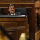 Sánchez interviene en el Congreso ante Rajoy y Santamaría, el pasado mes de agosto.-AGUSTÍN CATALÁN