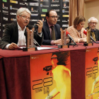 El director del Festival, Emiliano Allende acompañado por la alcaldesa de medina del Campo, Teresa López y el director de cine Emilio Martínez Lázaro, en la presentación del festival-Juan Lázaro