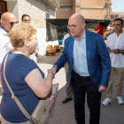 El presidente de la Diputación de Valladolid, Jesús Julio Carnero, visita el municipio de Alaejos.-ICAL