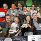 Foto de familia de los ganadores en las categorías oficiales de la XX edición del concurso provincial de pinchos.-J.M. LOSTAU