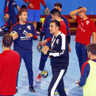 David Pisonero ayer en su primera intervención a pie de cancha como nuevo entrenador del Recoletas Atlético Valladolid.-J. M. LOSTAU