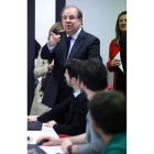 El presidente de la Junta de Castilla y León, Juan Vicente Herrera, visita la empresa Cognizant junto a la consejera de Hacienda, Pilar del Olmo.-ICAL