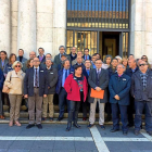 Jueces y fiscales ante la Audiencia de Valladolid en la concentración por la mejora de medios y retribuciones.-E. M.