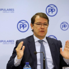 Alfonso Fernández Mañueco, durante su reunión con los coordinadores de su partido.-ICAL